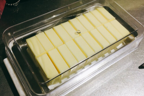 バターを一気にカットしてそのまま保存できるバターケース