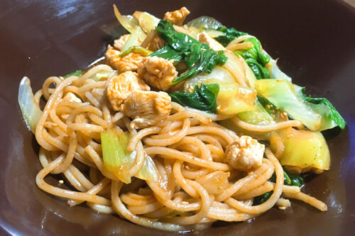 お鍋ひとつでできる時短ワンパンパスタ【鶏肉と青菜、コチュジャンのピリ辛パスタ】