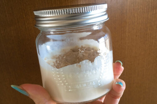 ミキサーも泡立て器もなしで生クリームを泡立てる!